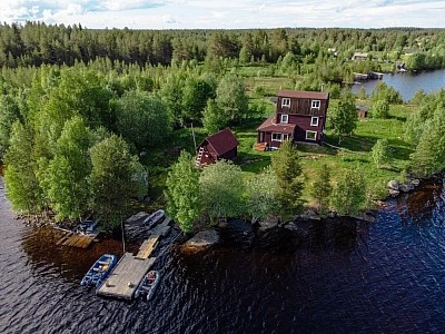 Дом в Карелии на берегу озера